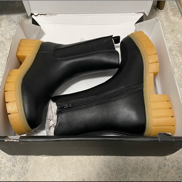 NIB Women Sz 5 Contrast Sole Chunky High Ankle Boots With Thick Orange Outsoles - Picture 14 of 14